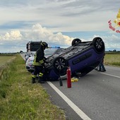 Si ribalta con l'auto sulla strada Sartirana-Breme, 39enne elitrasportata all'Humanitas