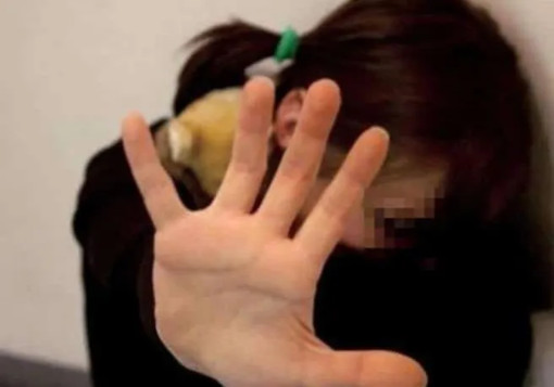 Milano, 26enne fa prostituire la fidanzata minorenne per pagare debiti di droga