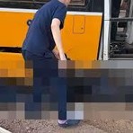 Donna cade e finisce sotto un tram in transito, ferita non gravemente a Milano