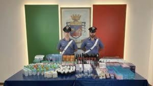 Cameri, razzia di cosmetici al Famila: due arresti e 7.600 euro di refurtiva Cameri, razzia di cosmetici al Famila: due arresti e 7.600 euro di refurtiva