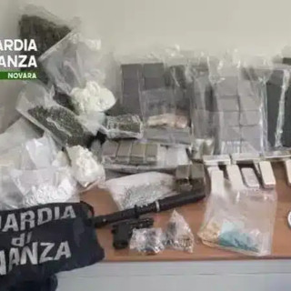 Novara: 45 chili di droga e 12 lingotti in casa, arrestato