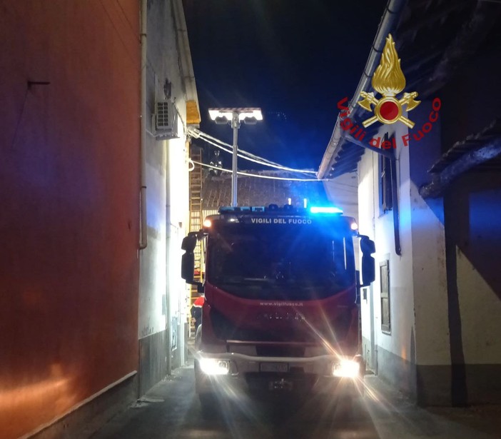Garlasco: incendio di una canna fumaria, sul posto i Vigili del fuoco
