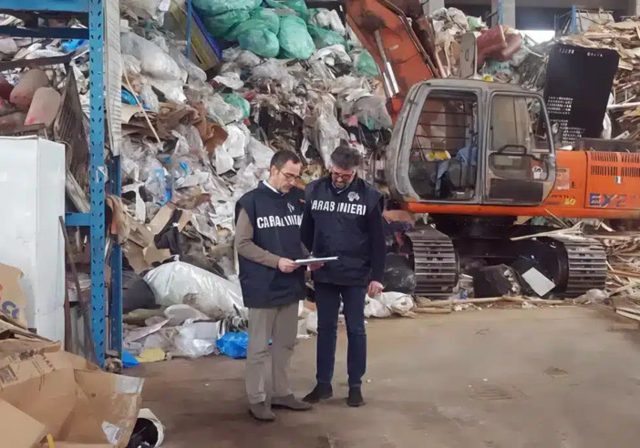 Discarica abusiva nel Pavese, sequestro dei Carabinieri: denunciata impresa di Morimondo Discarica abusiva nel Pavese, sequestro dei Carabinieri: denunciata impresa di Morimondo