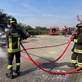 Gropello: in fiamme rifiuti abbandonati, intervengono i Vigili del fuoco