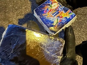 Abbiategrasso, droga nascosta nel giubbotto lanciato durante la fuga: arrestato giovane di 19 anni