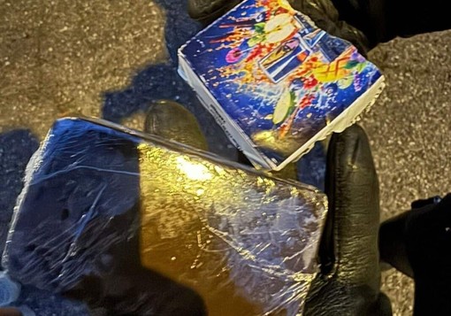 Abbiategrasso, droga nascosta nel giubbotto lanciato durante la fuga: arrestato giovane di 19 anni Abbiategrasso, droga nascosta nel giubbotto lanciato durante la fuga: arrestato giovane di 19 anni