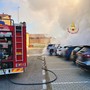 Gropello Cairoli, incendio in un parcheggio diverse auto coinvolte. Intervengono i Vigili del fuoco Gropello Cairoli, incendio in un parcheggio diverse auto coinvolte. Intervengono i Vigili del fuoco