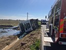 Sant'Angelo: camion che trasporta fanghi si ribalta sulla statale 596