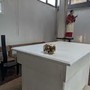 Ladri nella cappella del cimitero di Magenta: prima di andarsene sfregiano un teschio sull’altare Ladri nella cappella del cimitero di Magenta: prima di andarsene sfregiano un teschio sull’altare