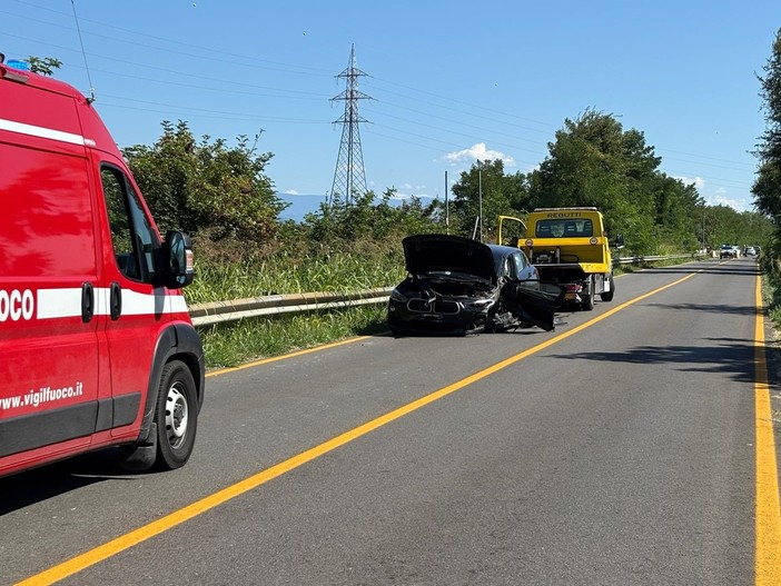 Mezzana Bigli: con l'auto si schianta contro un new jersey del ponte della Gerola, soccorsa una 62enne