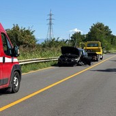 Mezzana Bigli: con l'auto si schianta contro un new jersey del ponte della Gerola, soccorsa una 62enne