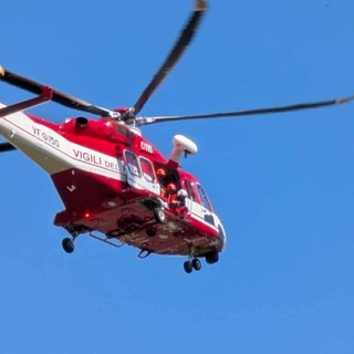 Ossona, si cerca una persona: elicottero dei vigili del fuoco sorvola il territorio