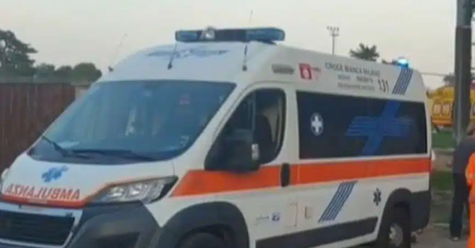Abbiategrasso, scontro nella notte tra due auto: elisoccorso sul posto, quattro feriti