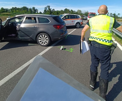 Vigevano: scontro tra auto alla frazione Morsella, soccorse 3 persone