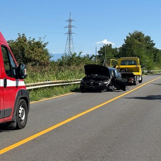 Mezzana Bigli: con l'auto si schianta contro un new jersey del ponte della Gerola, soccorsa una 62enne