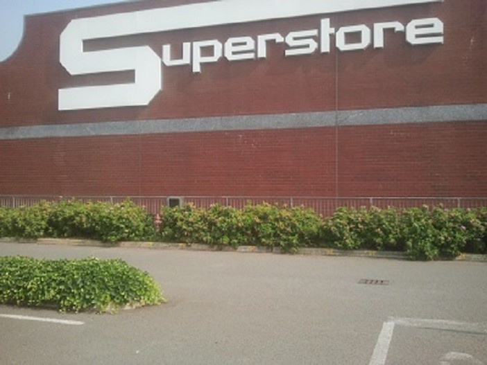 Vigevano: tenta di rubare al supermercato, poi aggredisce un addetto alla sicurezza per guadagnarsi la fuga. Scatta la denuncia per un 25enne Vigevano: tenta di rubare al supermercato, poi aggredisce un addetto alla sicurezza per guadagnarsi la fuga. Scatta la denuncia per un 25enne