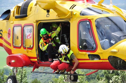 Gambolò: terribile scontro sulla provinciale 183, auto si incastra nel guardrail, gravissimi tre ragazzi Gambolò: terribile scontro sulla provinciale 183, auto si incastra nel guardrail, gravissimi tre ragazzi
