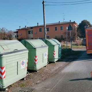 Oltrepò: principio di incendio in un contenitore dei rifiuti, sul posto i Vigili del fuoco