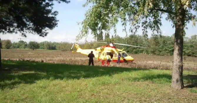 Pescatore ha un infarto e cade nel Naviglio a Turbigo. Salvato da amico, muore in ospedale