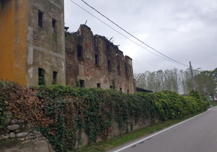 Boffalora sopra Ticino, la vecchia filanda è (da anni) un rudere che rischia di crollare da un momento all’altro Boffalora sopra Ticino, la vecchia filanda è (da anni) un rudere che rischia di crollare da un momento all’altro