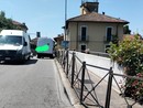 Robecco sul Naviglio: furgone abbatte le barriere sul ponte, code fino a Magenta Robecco sul Naviglio: furgone abbatte le barriere sul ponte, code fino a Magenta