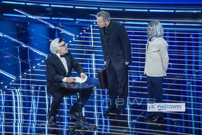 Calo di ascolti per la finale del Festival di Sanremo: la quinta serata perde spettatori e share rispetto al 2025 Calo di ascolti per la finale del Festival di Sanremo: la quinta serata perde spettatori e share rispetto al 2025
