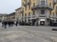 Magenta, in fila fuori dalla Tabaccheria da Giacomo per il selfie con l’attore Magenta, in fila fuori dalla Tabaccheria da Giacomo per il selfie con l’attore