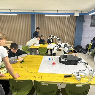 Vigevano, tecnologie e futuro: gli studenti della Robecchi in laboratorio per orientarsi tra le nuove competenze