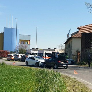 Abbiategrasso: scontro frontale tra due auto lungo la strada per Casterno