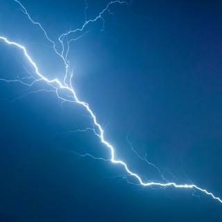 Pioggia di fulmini sulla Lombardia: diecimila in un solo giorno. E domani torna il maltempo