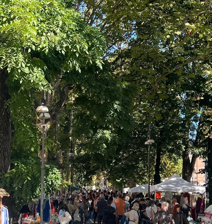 Pavia, nuovo appuntamento con il mercatino del ri-uso nuova vita alle cose e una novità: il mercato dei bambini
