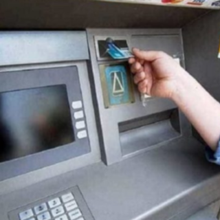 Gropello: ruba carta di credito e preleva denaro al bancomat, denunciata una 48enne