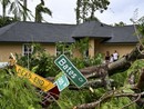 Uragano Milton, devastazione e vittime in Florida. Oltre 2.2 milioni senza luce
