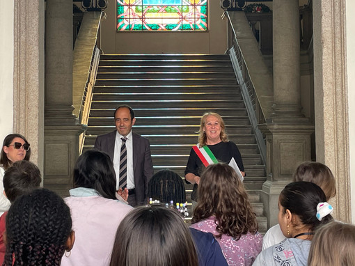 Vigevano: &quot;Un Comune a misura di bambino&quot;. Gli alunni della Regina Margherita in visita al Palazzo Comunale