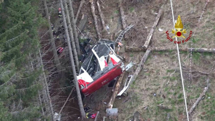 Tragedia funivia, la commissione ministeriale: «Cause strutturali e fattore umano»
