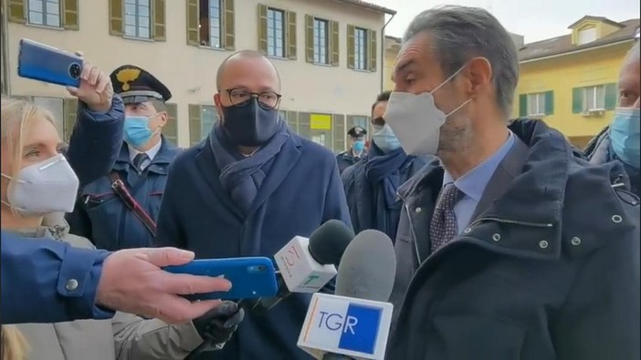 Fontana: «Lombardia verso la zona rossa. E' una punizione che i cittadini non meritano» Fontana: «Lombardia verso la zona rossa. E' una punizione che i cittadini non meritano»