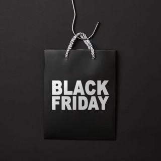 Black Friday per 1 italiano su 2: spesa di 306 euro (soprattutto per elettronica)