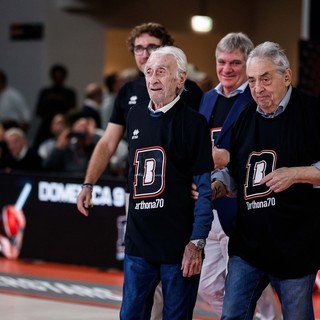 Derthona Basket vicino al suo presidente Marco Picchi per la scomparsa del papà Milvio
