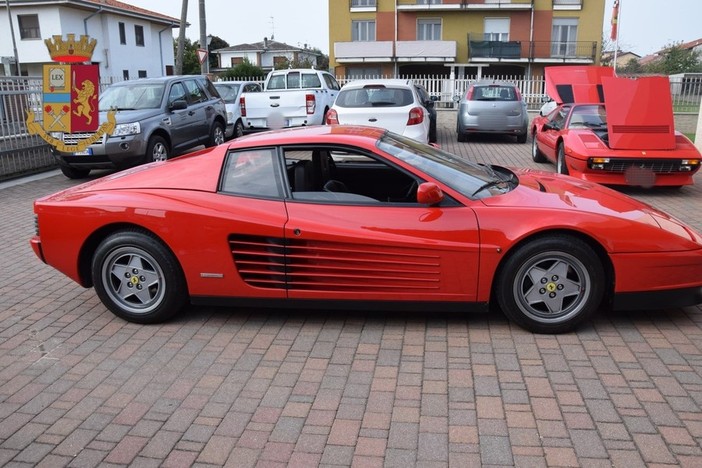 Ladri di rame diventati nababbi: avevano 2 Ferrari, denaro e immobili