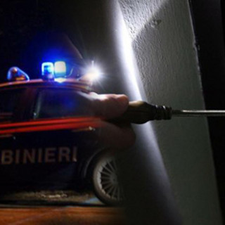 Sannazzaro: terza spaccata dei ladri alla farmacia Centrale