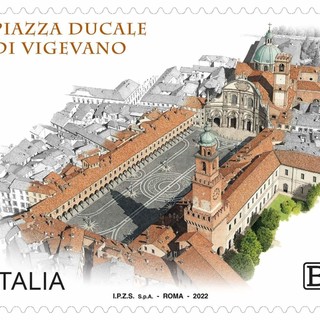 Vigevano: presentato il francobollo postale dedicato alla piazza Ducale