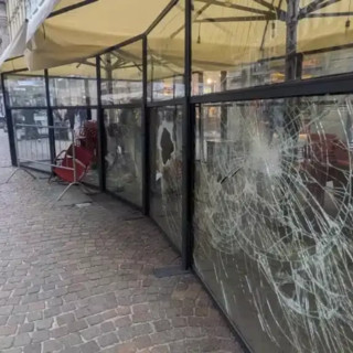 Scontri a Milano, 14 feriti tra forze di polizia, 32 arrestati