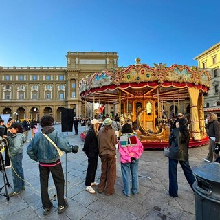 Giostra e scenografia: quando l'attrazione diventa set per eventi di moda e cinema