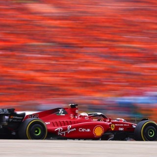 Una domenica bestiale: la Ferrari di Leclerc trionfa in casa dei rivali