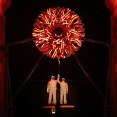 Olimpiadi, si accendono i bracieri in contemporanea. A Milano Tomba e Compagnoni, a Cortina Goggia