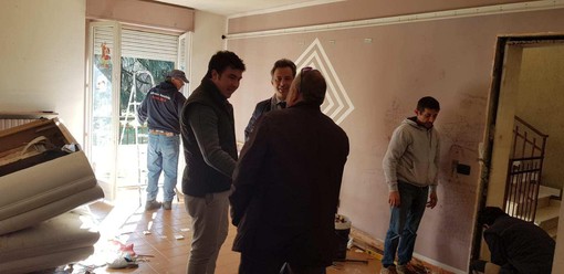 Vigevano: sgombero di un alloggio dell'Aler occupato abusivamente, sopralluogo del vice sindaco Andrea Ceffa