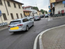 Magenta, sosta selvaggia tra via Isonzo e via fratelli Pellegatta, un residente: “I controlli ci sono, ma il problema resta”
