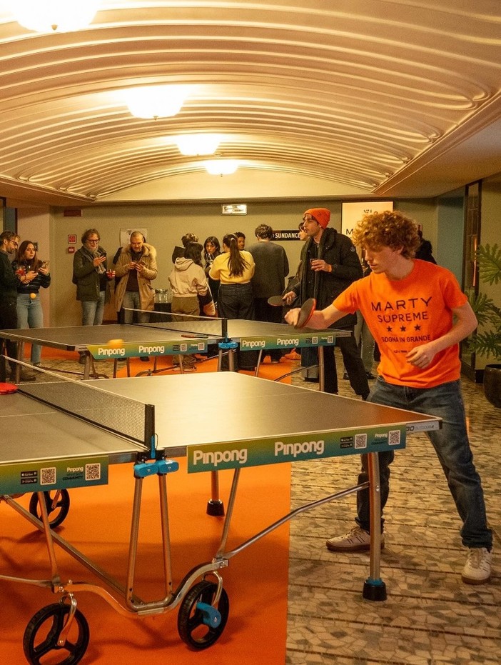 Prima nazionale del film Marty Supreme, esibizione di Cantella e Roveri del Tennistavolo Vigevano 1999