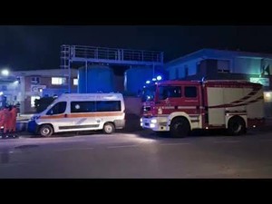 Magenta: esplosioni nella notte, fiamme nel cortile della sede di ASM, Vigili del Fuoco sul posto