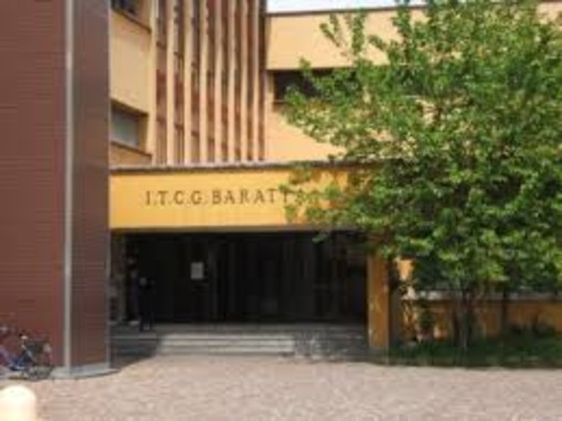 Voghera: allarme incendio all'istituto tecnico &quot;Baratta&quot;, sul posto i Vigili del fuoco